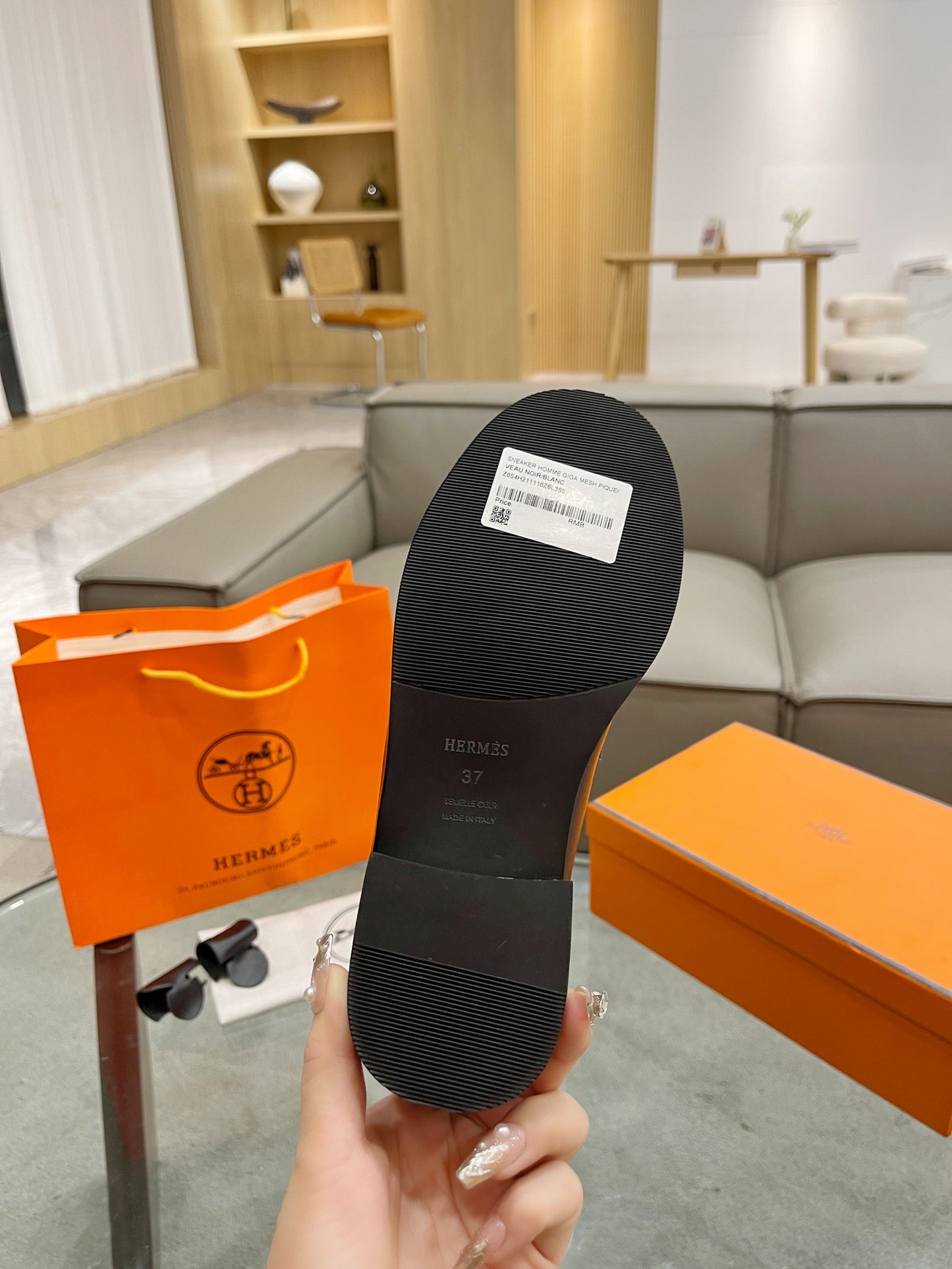 Hermes 23 Early Fall Collection – black women