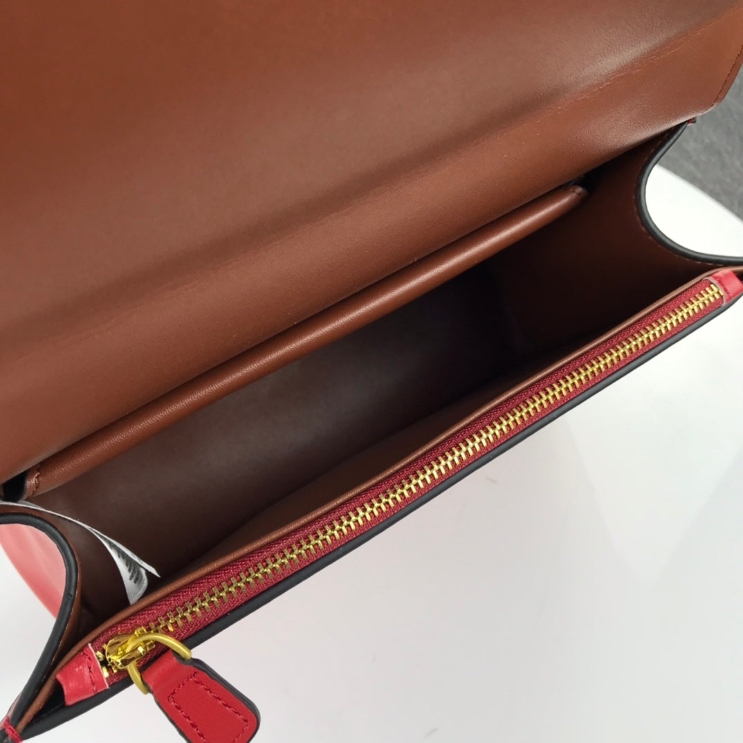 Virtus Power Shoulder Bag – A Tribute to Roman Divinity