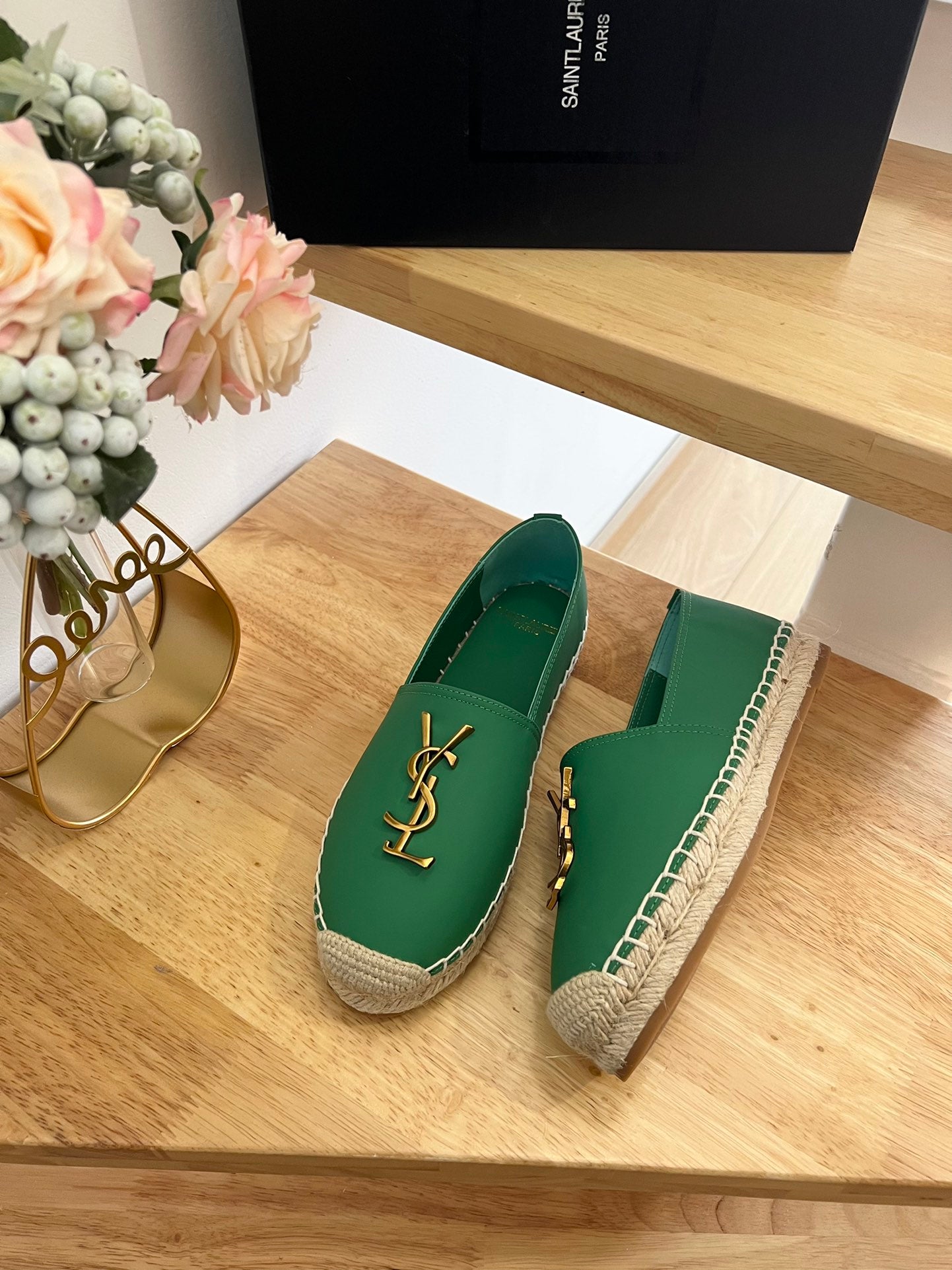 SAINT LAURENT Early Spring Gold Letter Logo Fisherman Shoes Grn