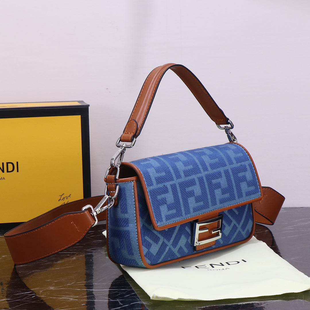 FENDI Baguette Medium Embroidered Bag Bl