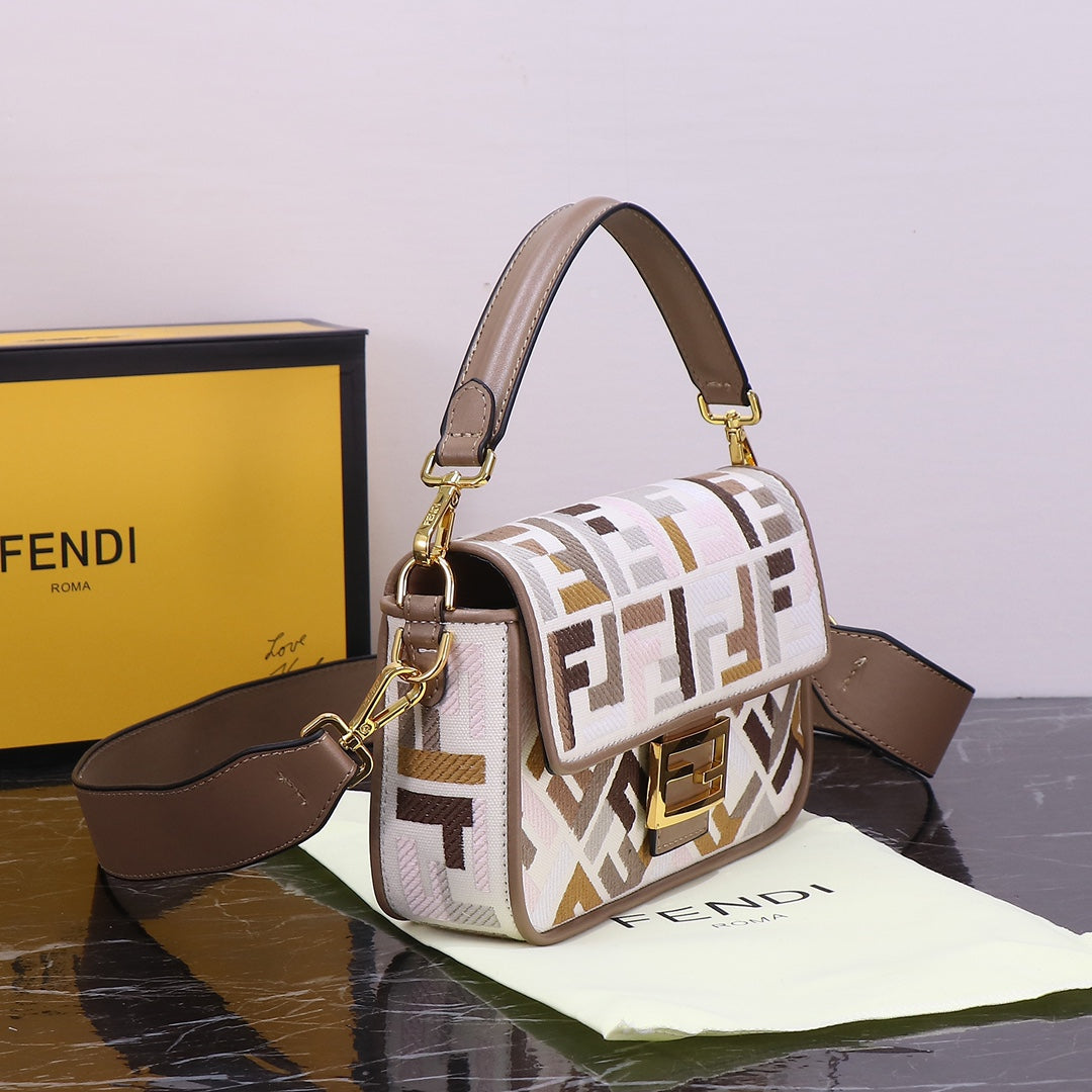 FENDI Baguette Medium Embroidered Bag Wh