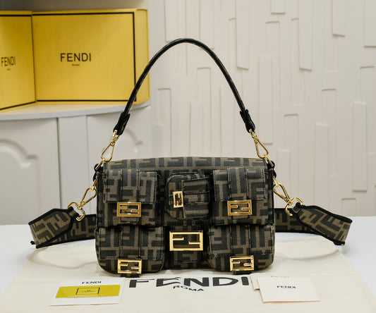 FENDI Baguette 3312 Multi-Pocket Handbag bl