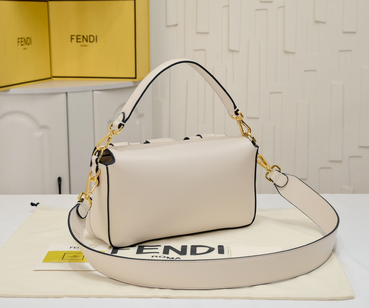 FENDI Baguette 3312 Multi-Pocket Handbag Wh