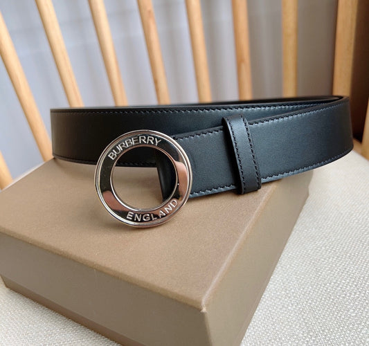 Burberry Men’s Belt – Italian Leather & Signature Engraved Buckle