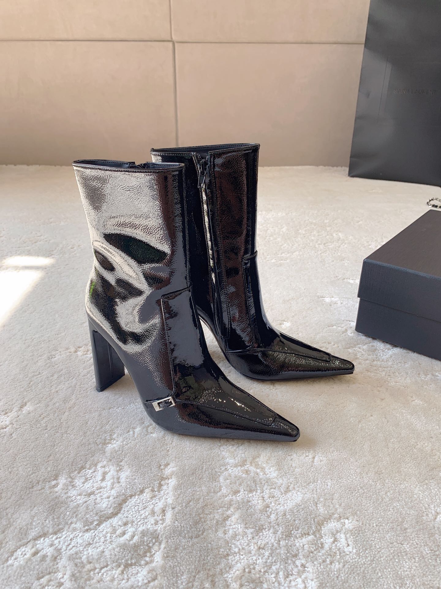 Saint Laurent 24SS Crinkled Patent Leather Ankle Boots – Fall Essential