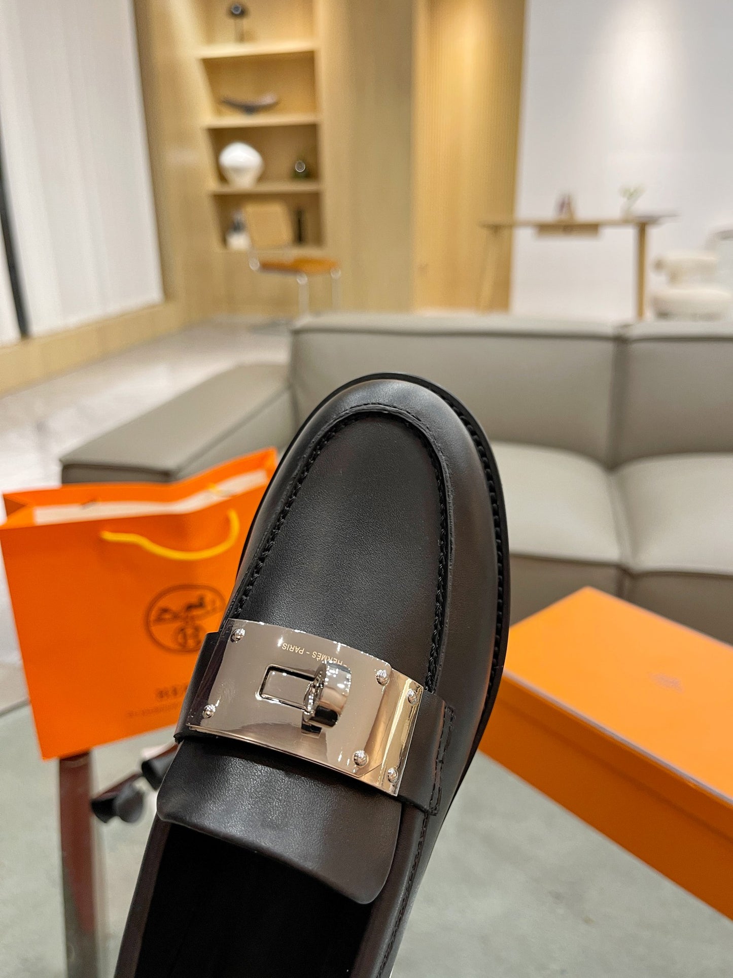 Hermes 2023 Early Fall Women's Italian Leather Loafers - Celebrity Favorite