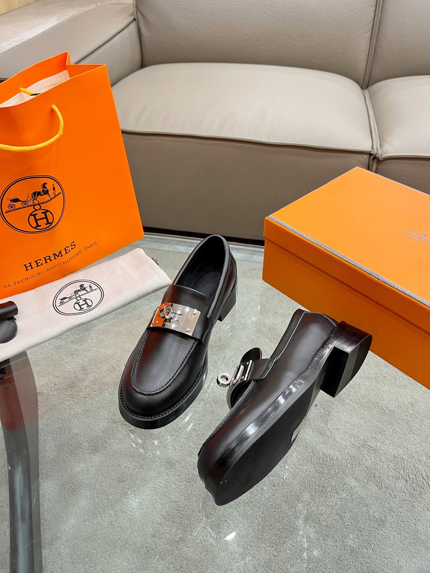 Hermes 2023 Early Fall Women's Italian Leather Loafers - Celebrity Favorite