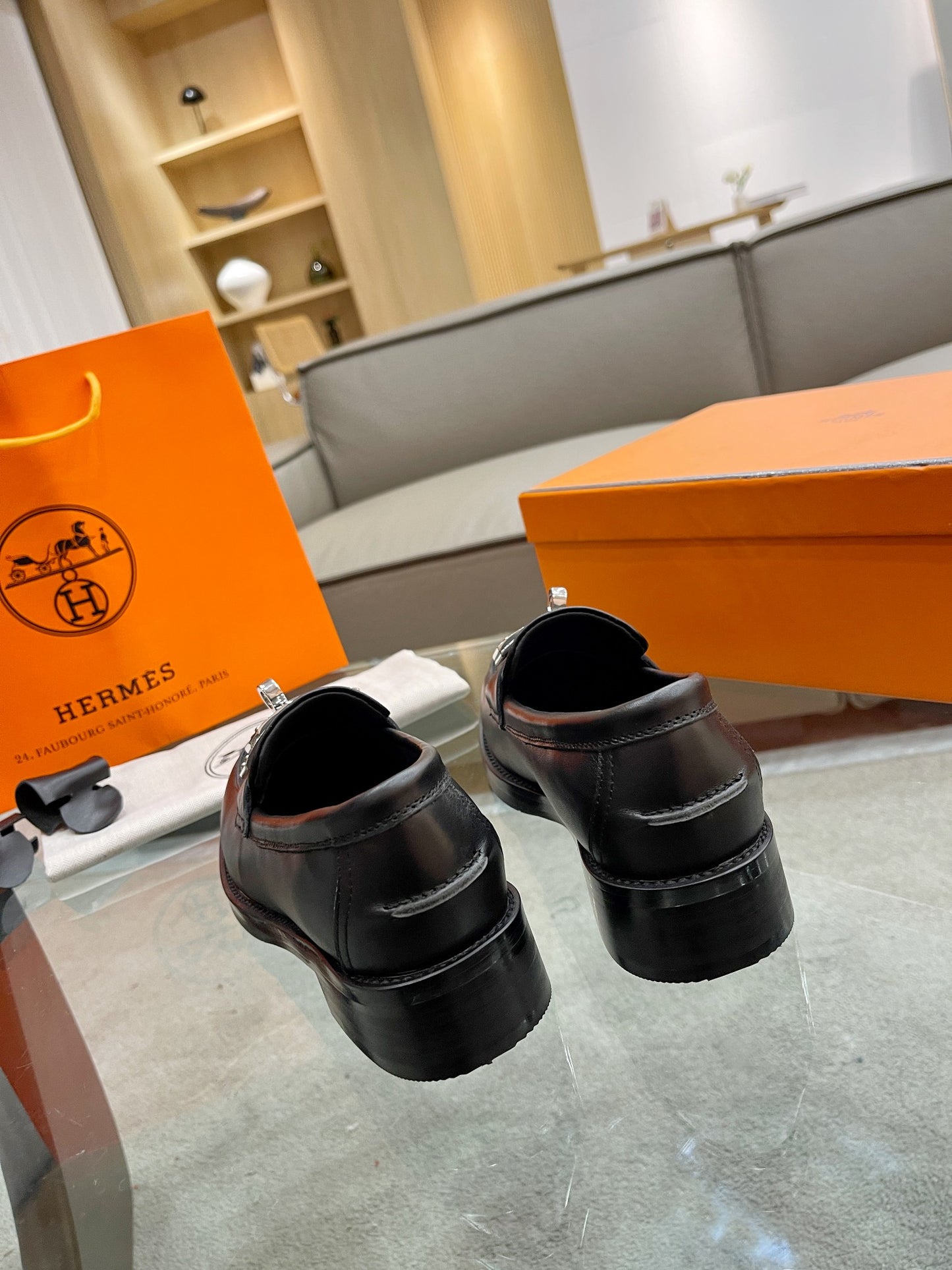 Hermes 2023 Early Fall Women's Italian Leather Loafers - Celebrity Favorite