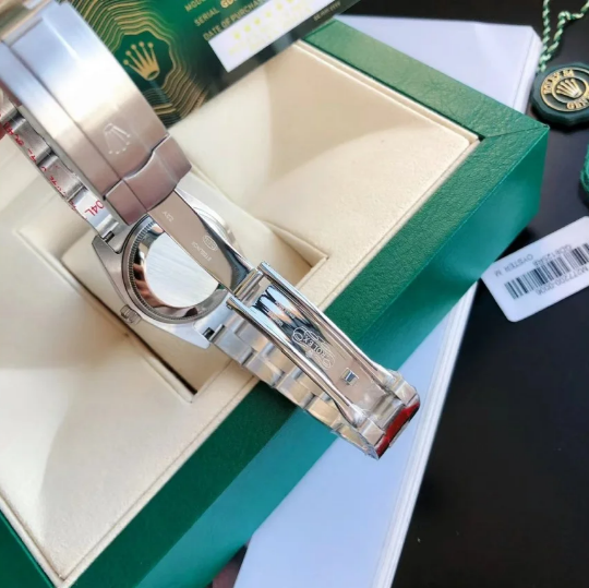 Vibrant Simplicity, Rolex Precision - Rolex Oyster Perpetual