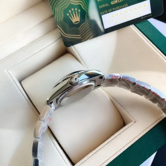 Vibrant Simplicity, Rolex Precision - Rolex Oyster Perpetual