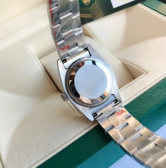 Vibrant Simplicity, Rolex Precision - Rolex Oyster Perpetual