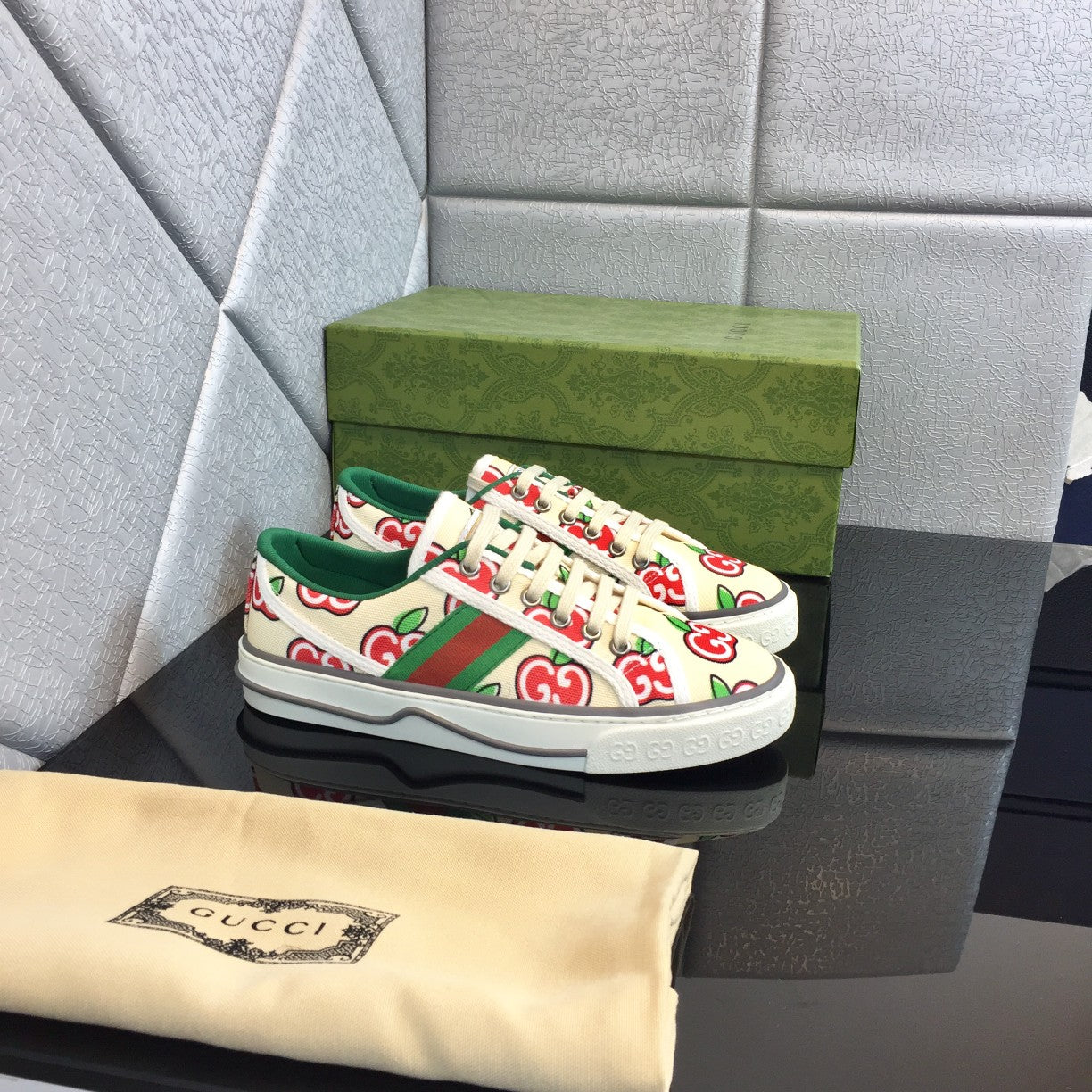 GUCCI 2020 Vintage-Inspired 1977 GG Canvas Low-Top Sneakers