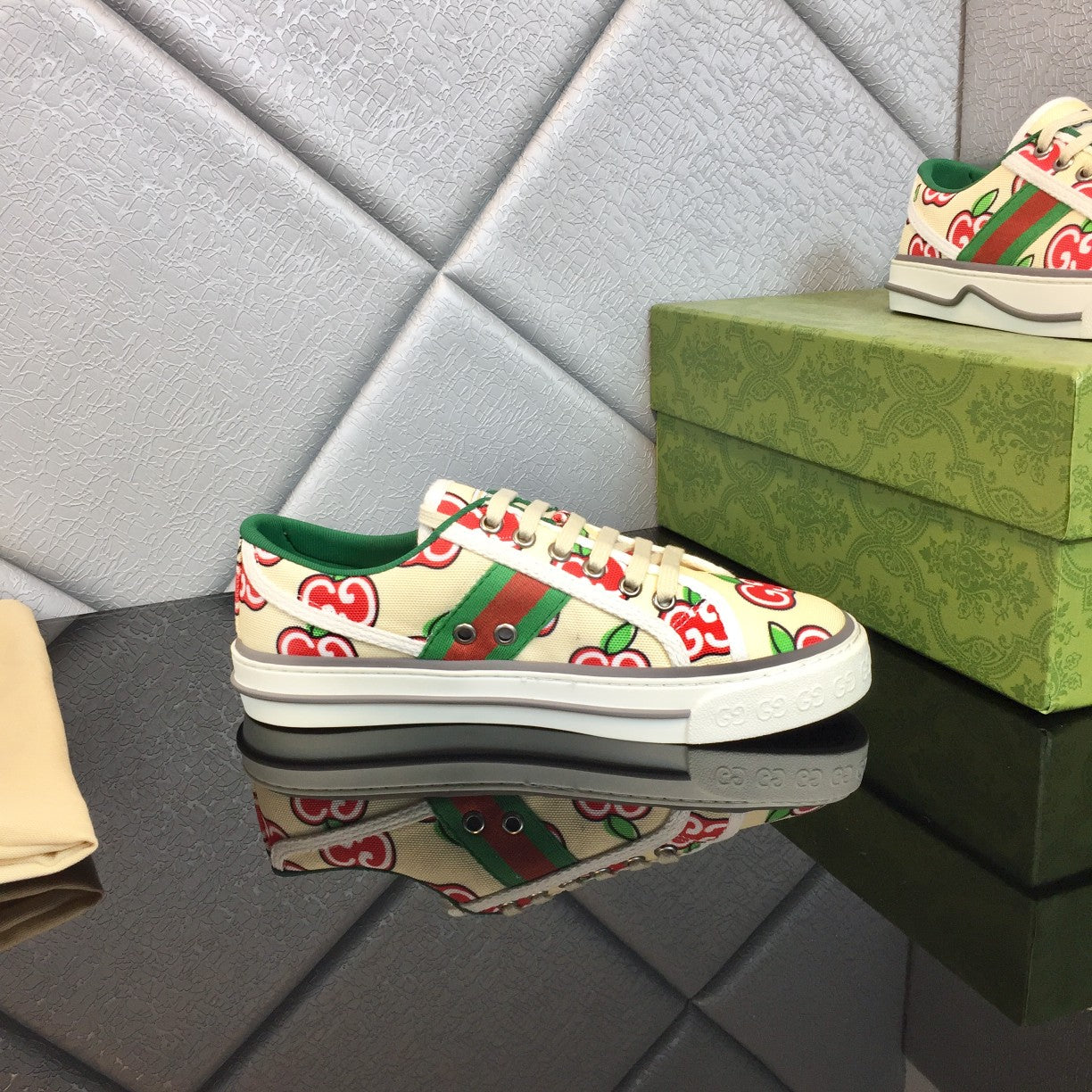GUCCI 2020 Vintage-Inspired 1977 GG Canvas Low-Top Sneakers