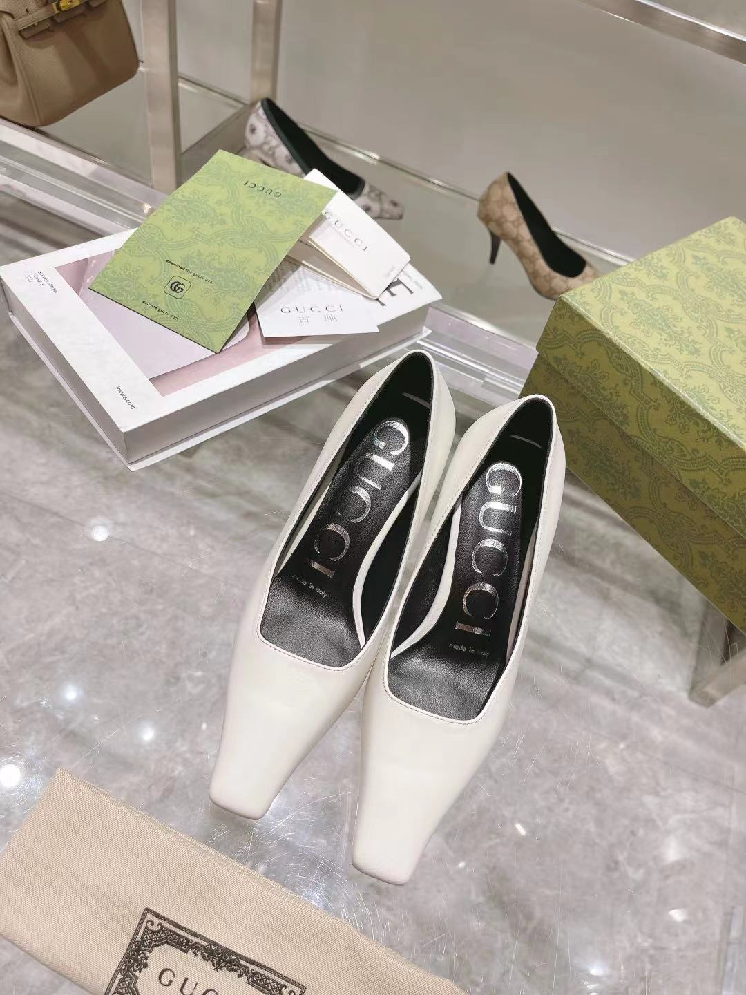 GUCCI Spring Fashion Flat Shoes with Square Toe & Sculpted Heel