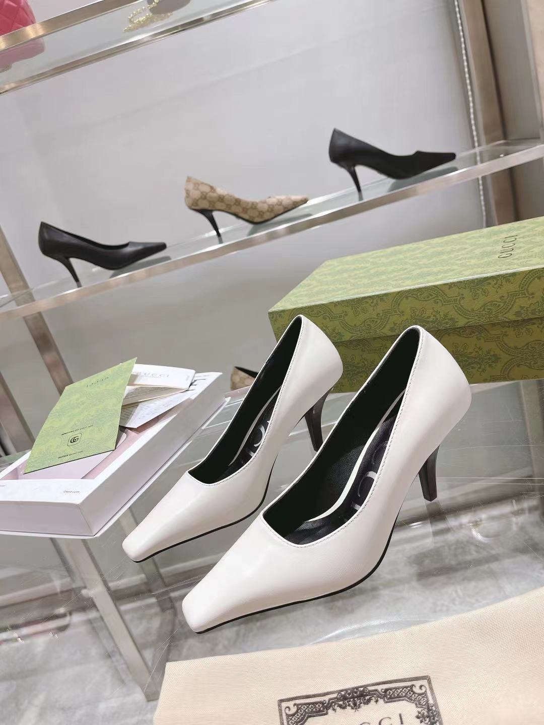 GUCCI Spring Fashion Flat Shoes with Square Toe & Sculpted Heel