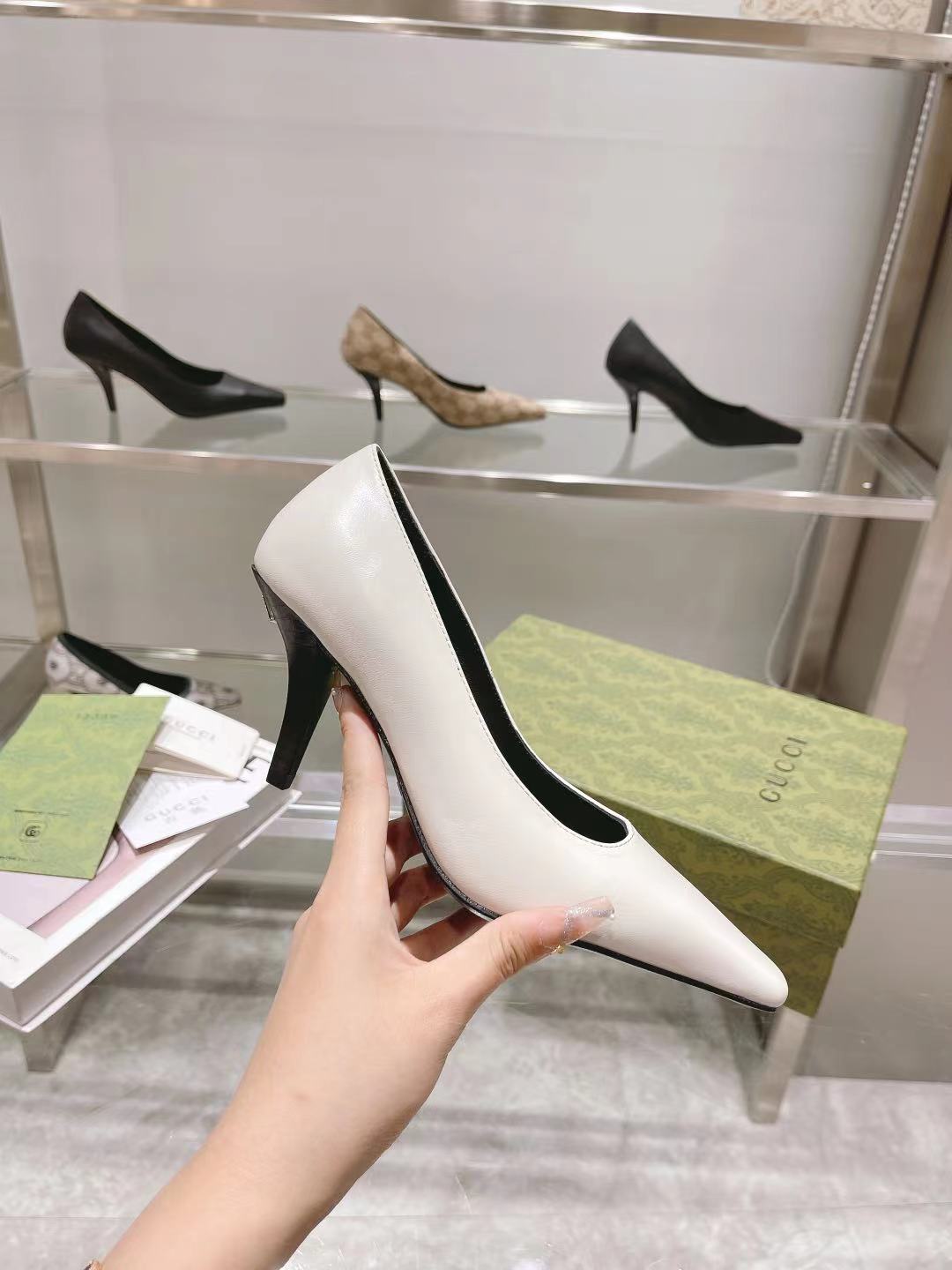 GUCCI Spring Fashion Flat Shoes with Square Toe & Sculpted Heel