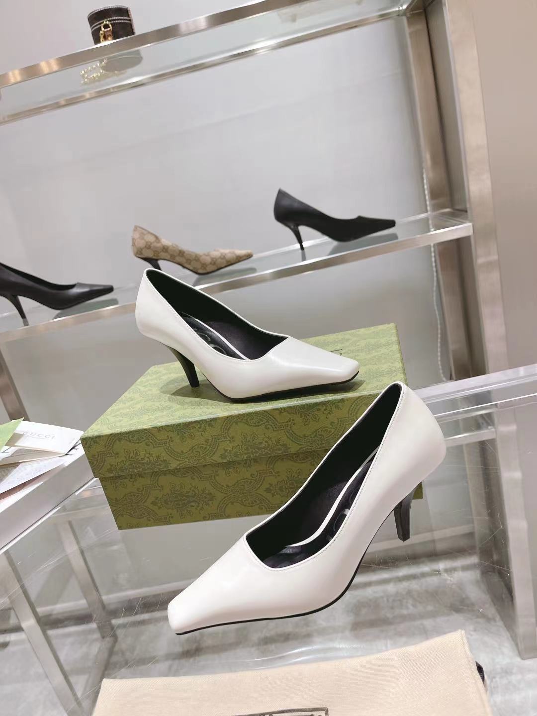 GUCCI Spring Fashion Flat Shoes with Square Toe & Sculpted Heel
