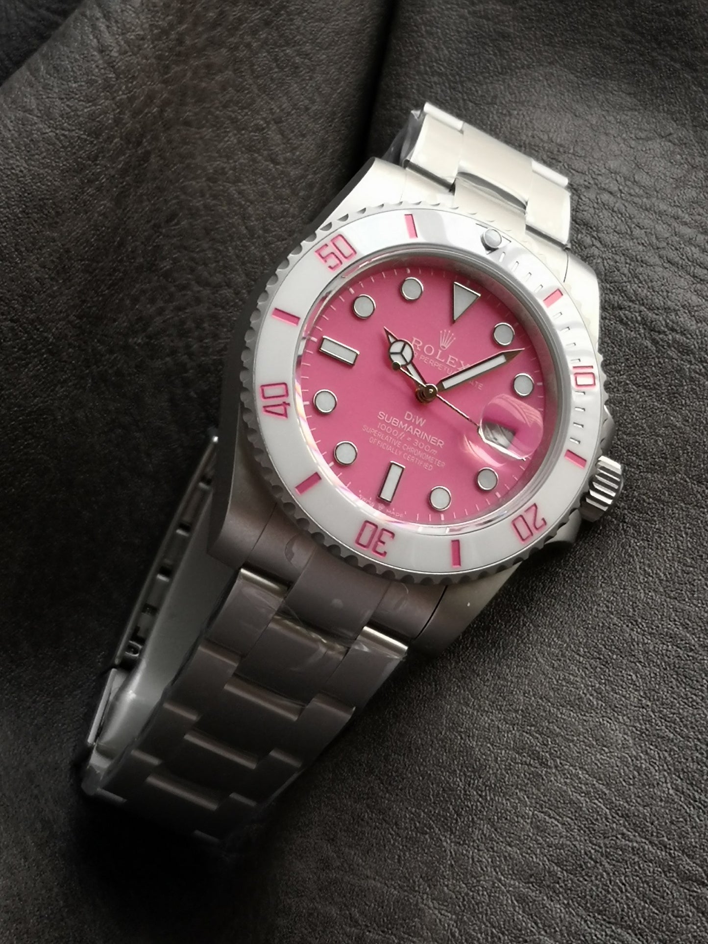 Submariner – Custom Pink Dial Rolex-Style Watch