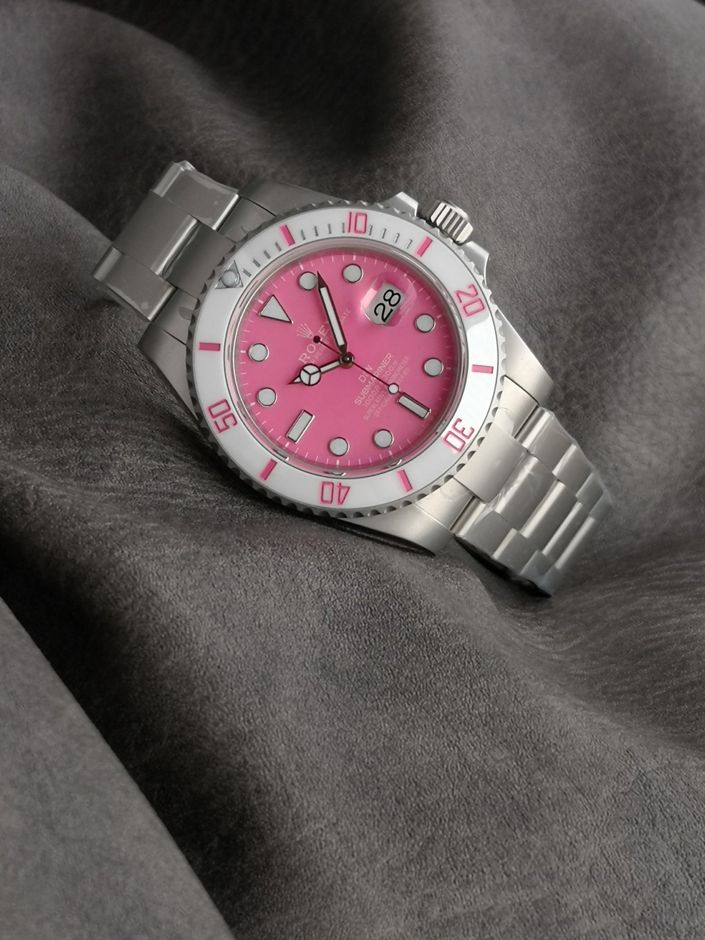 Submariner – Custom Pink Dial Rolex-Style Watch