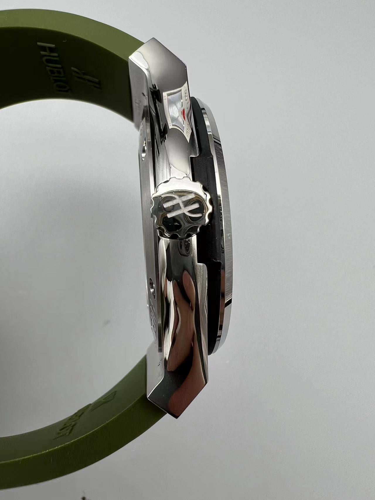 Hublot 42mm – Rubber Strap Edition