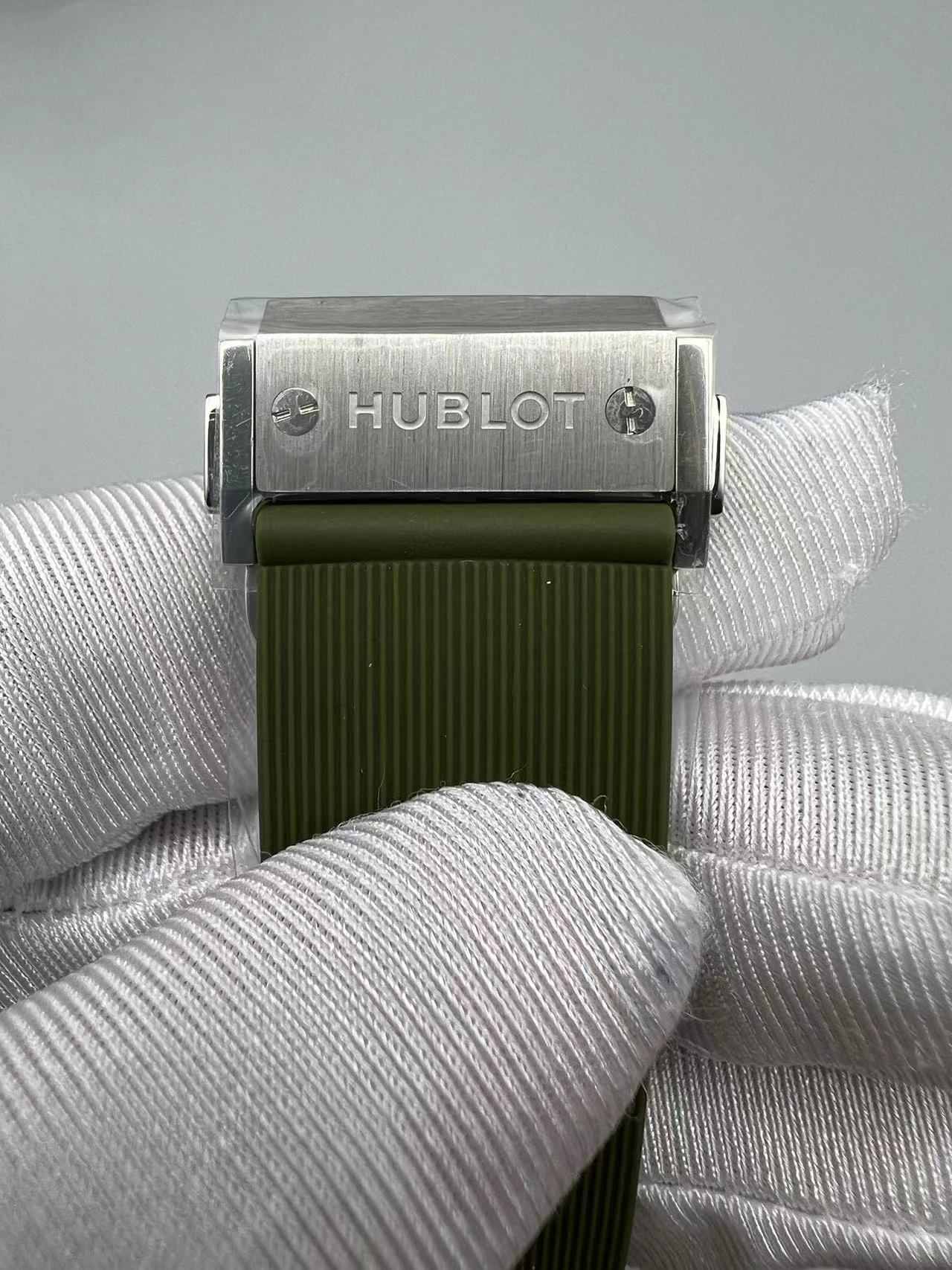 Hublot 42mm – Rubber Strap Edition