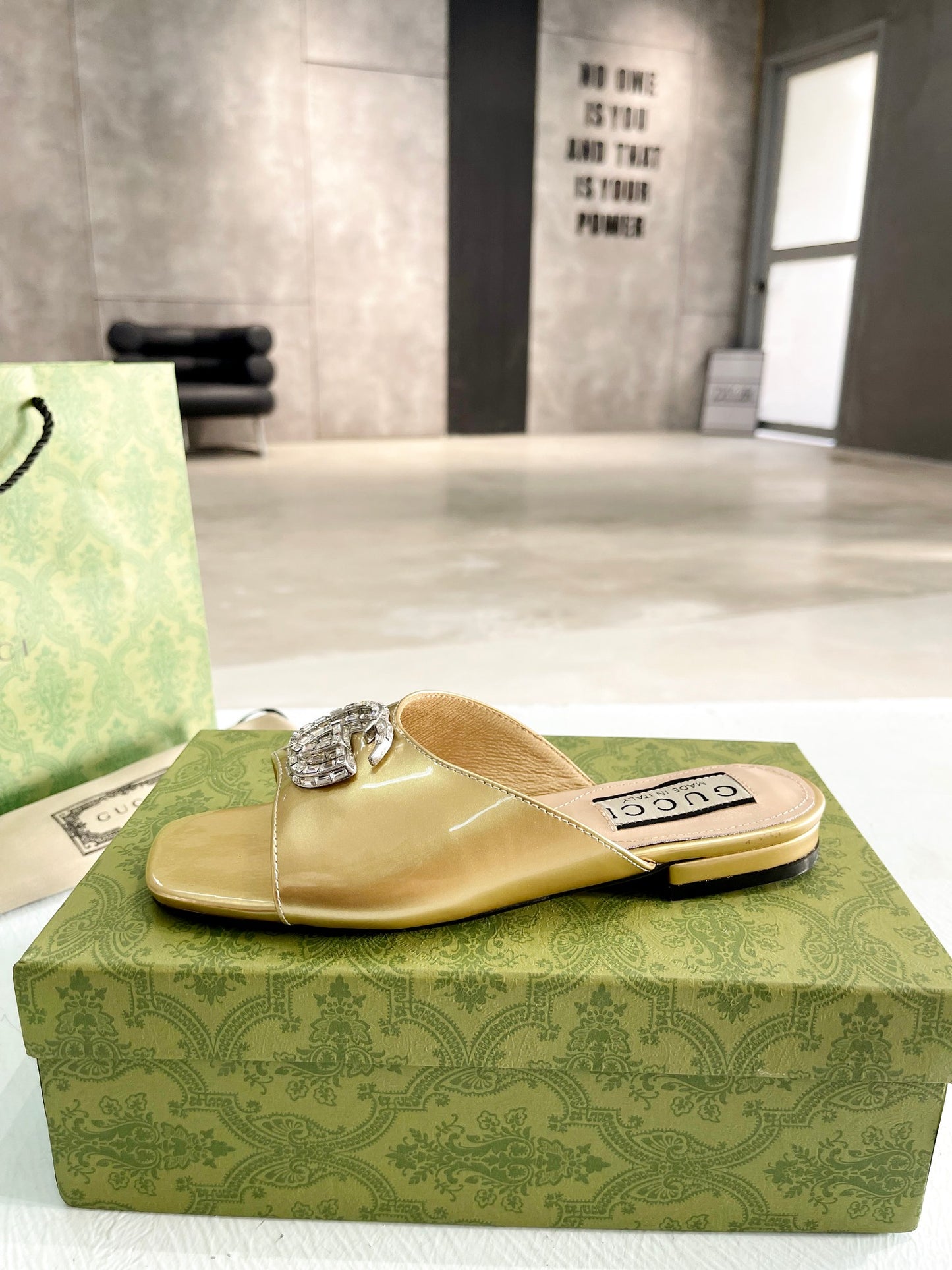 Luxury Gucci-Inspired Patent Leather Shoes – 8 Colors, Sheepskin Lined