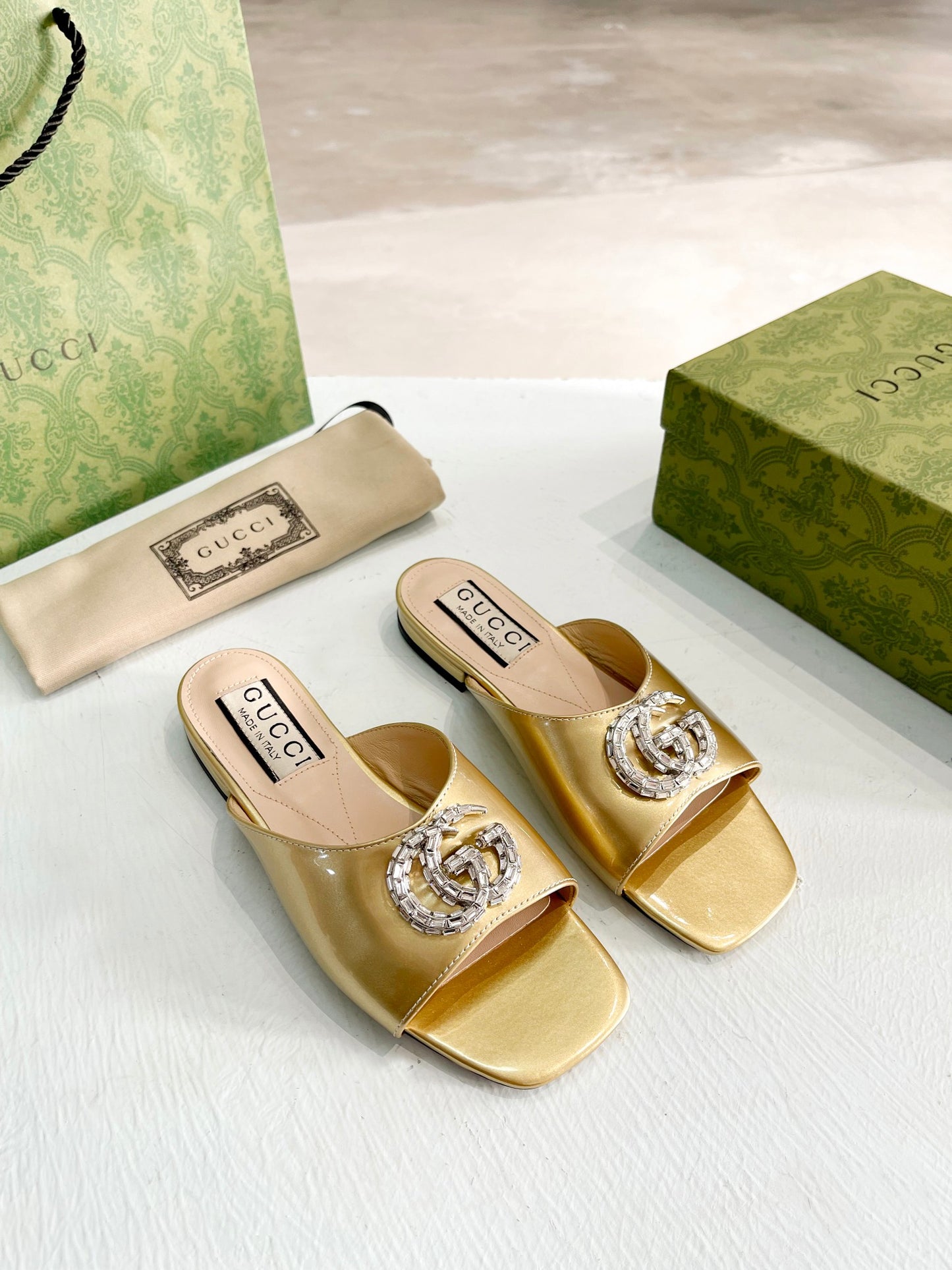 Luxury Gucci-Inspired Patent Leather Shoes – 8 Colors, Sheepskin Lined