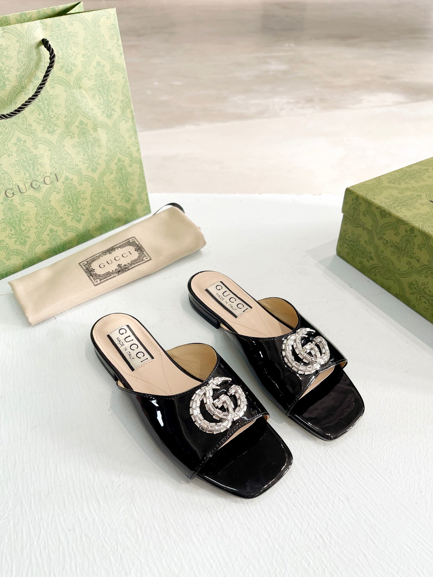 Luxury Gucci-Inspired Patent Leather Shoes – 8 Colors, Sheepskin Lined