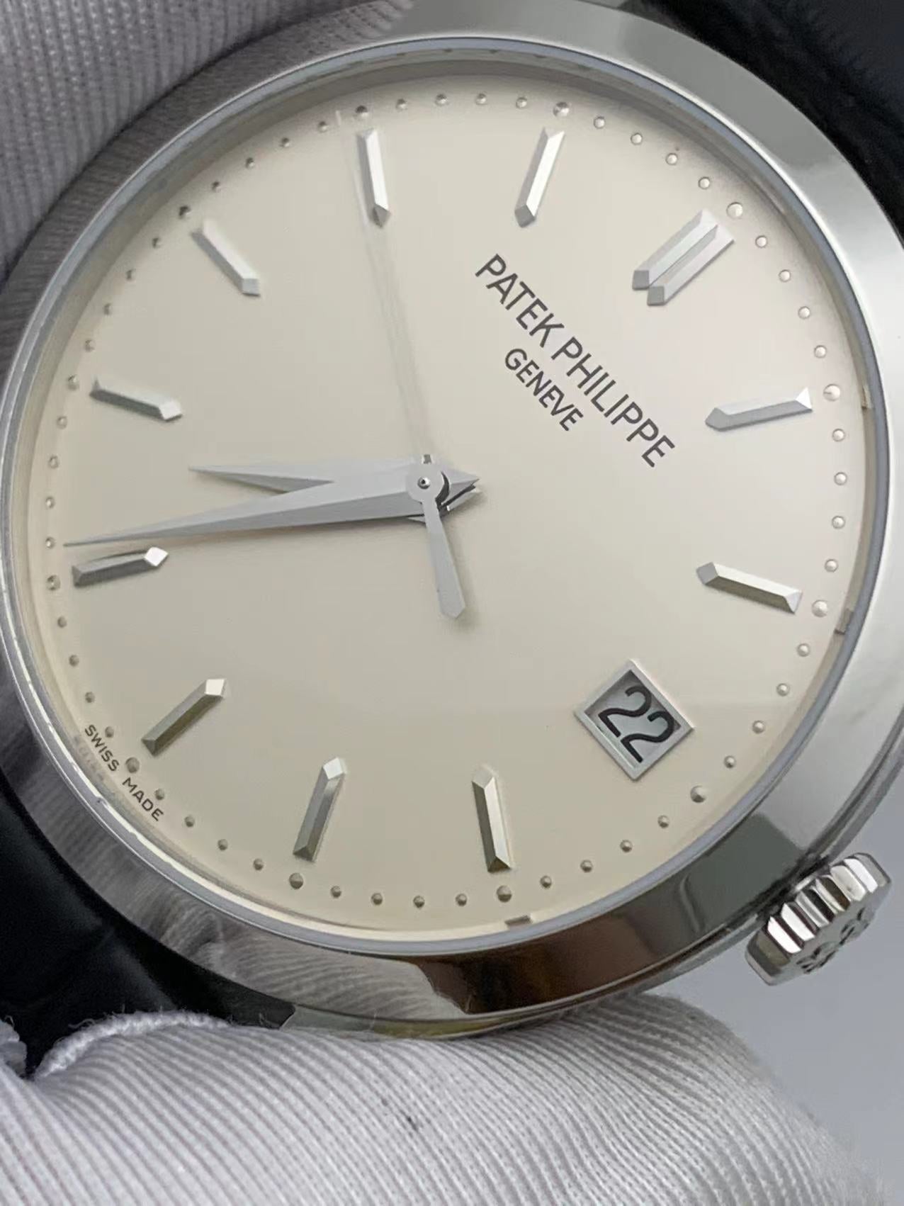 Elegant Calatrava Tribute – 38mm Ivory Dial & Black Leather Strap