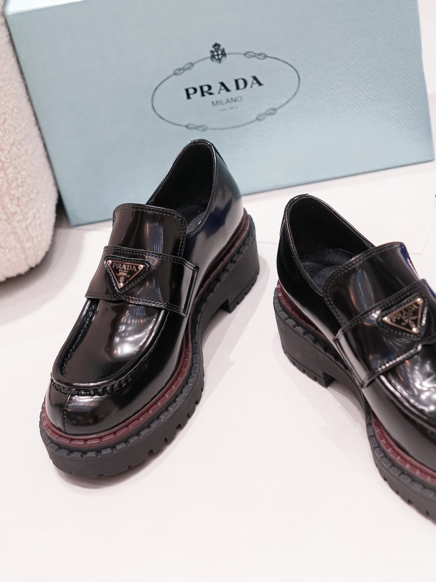 Prada 2024 FW Runway Loafers – High-Design, Soft Leather