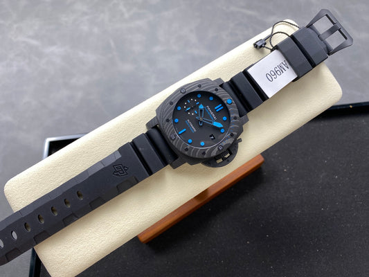 PAM960 – 42mm Carbon Fiber Automatic Dive Watch