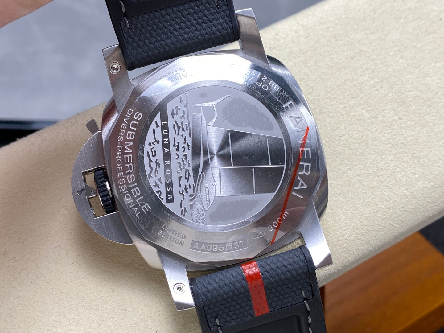 Panerai Submersible Luna Rossa PAM1681 – 44mm
