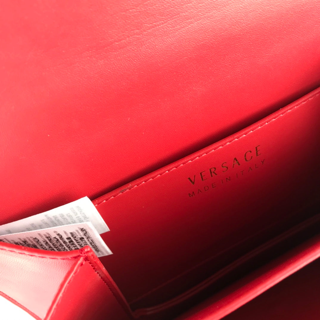 Virtus Crossbody Bag – Soft Calf Leather | Magnetic Closure | Adjustable Strap