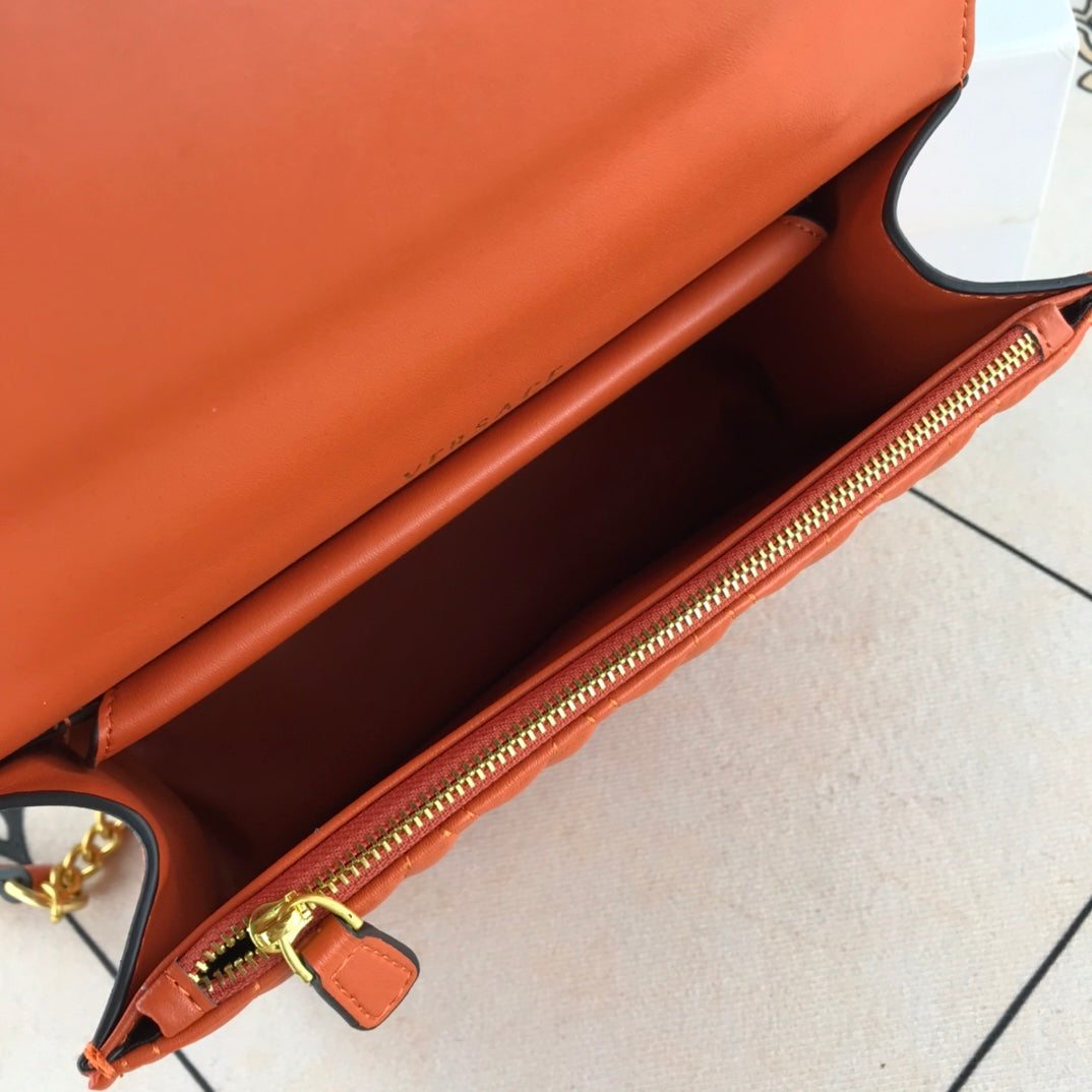 Virtus Quilted Leather Bag – Strength in Every Stitch