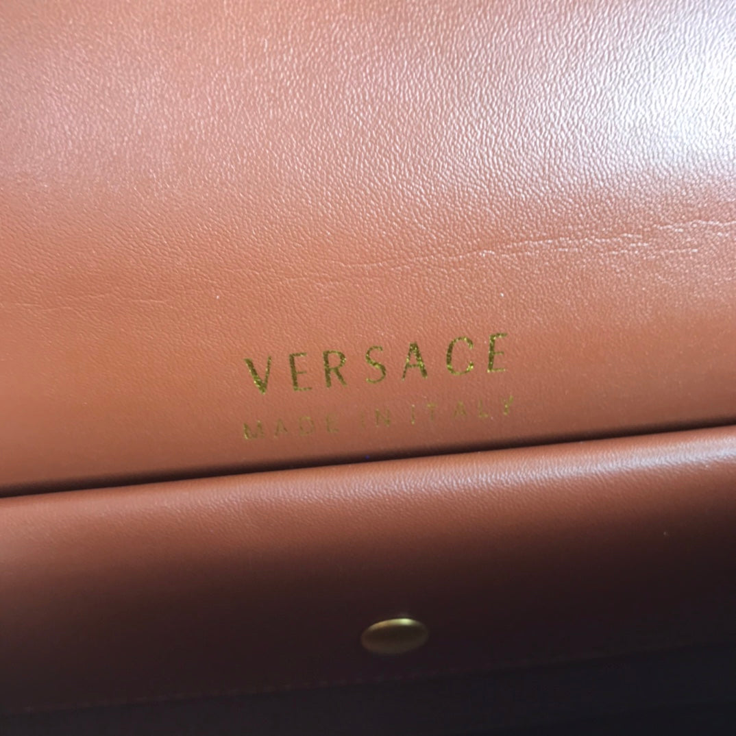 Virtus Power Shoulder Bag – A Tribute to Roman Divinity