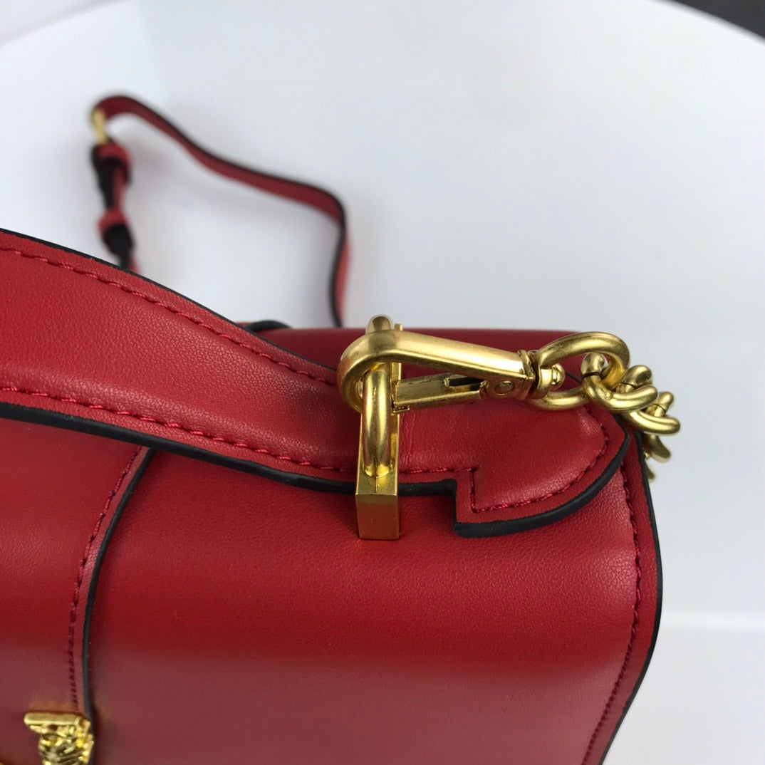 Virtus Power Shoulder Bag – A Tribute to Roman Divinity