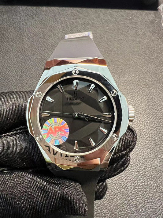 Hublot Luxury Watch – Bold Design, Precision Craft
