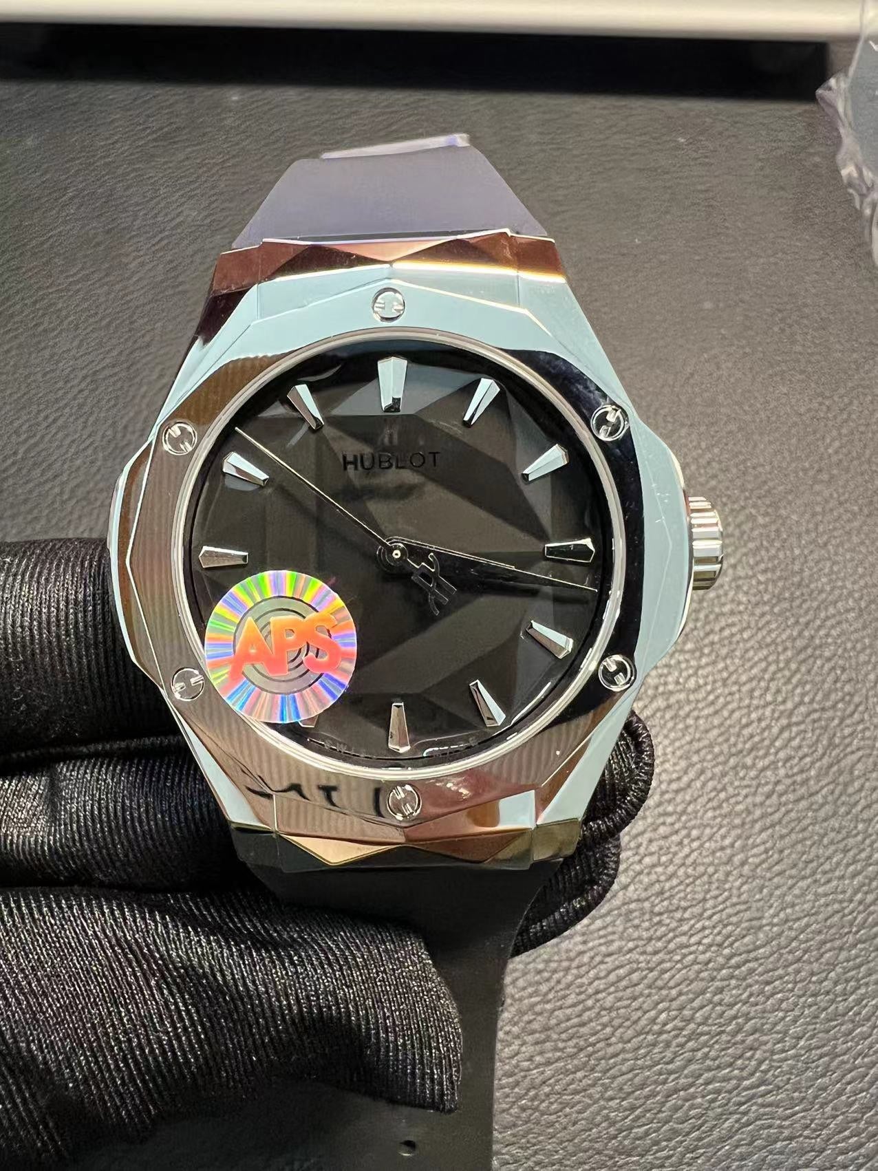 Hublot Luxury Watch – Bold Design, Precision Craft