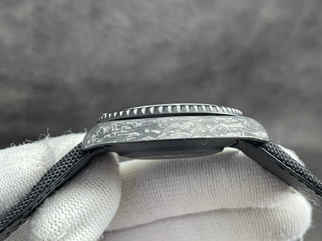 Carbon Sea-Dweller | Lightest & Brightest High-End Dive Watch