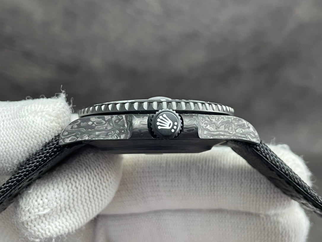 Carbon Sea-Dweller | Lightest & Brightest High-End Dive Watch