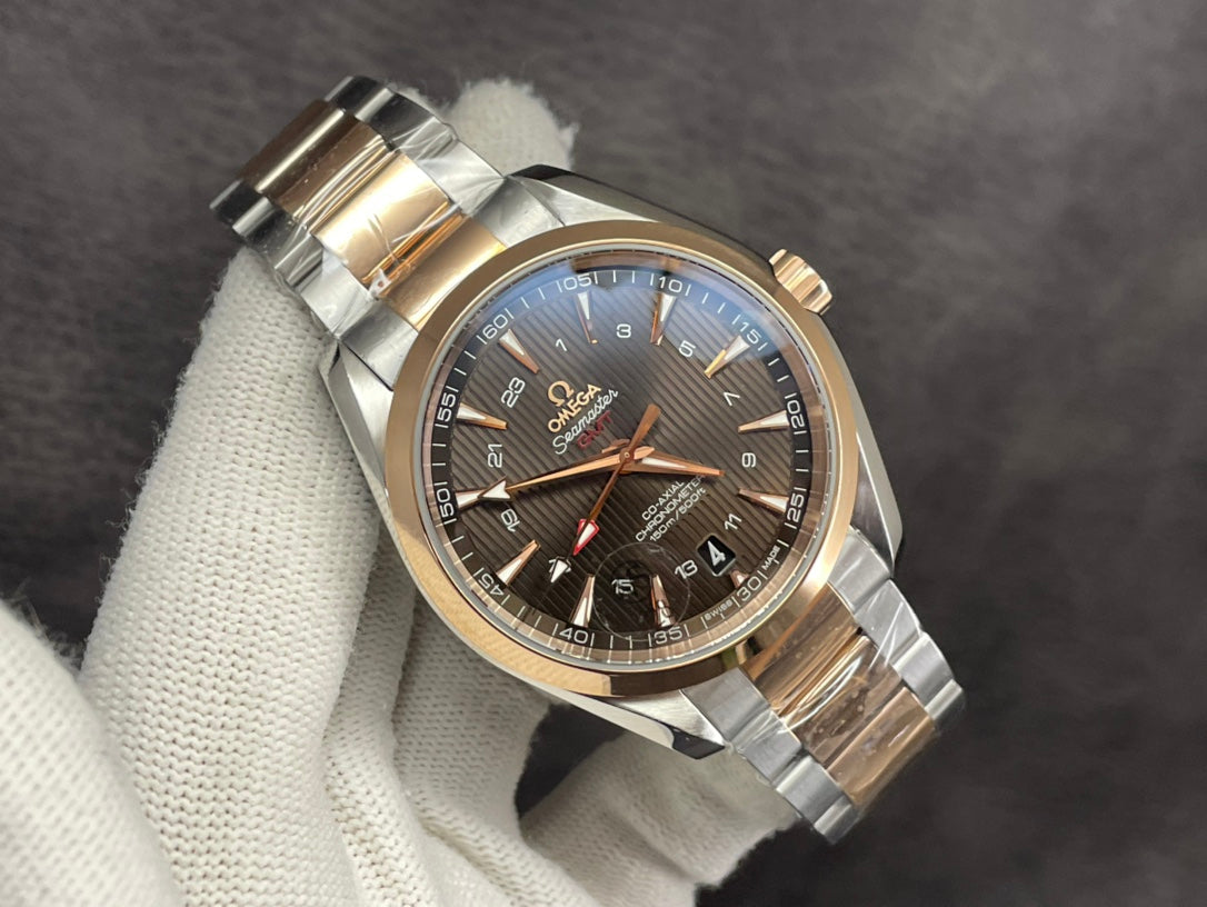 Luxury GMT Teak Dial – 41.5mm