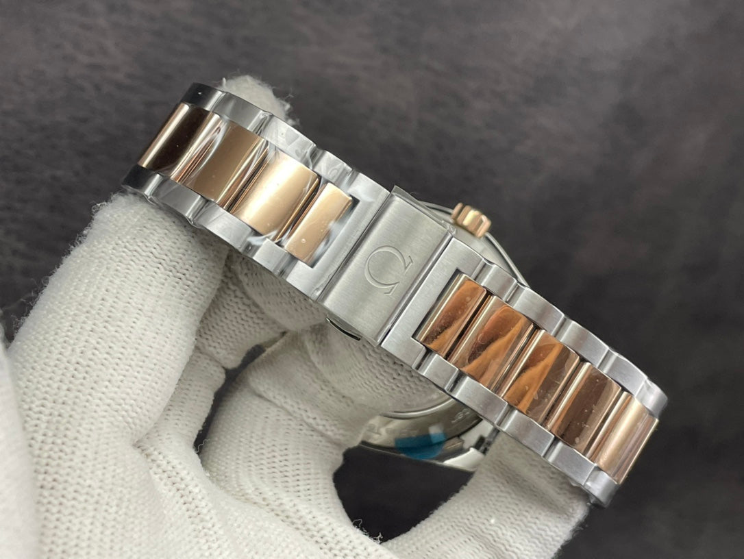 Luxury GMT Teak Dial – 41.5mm