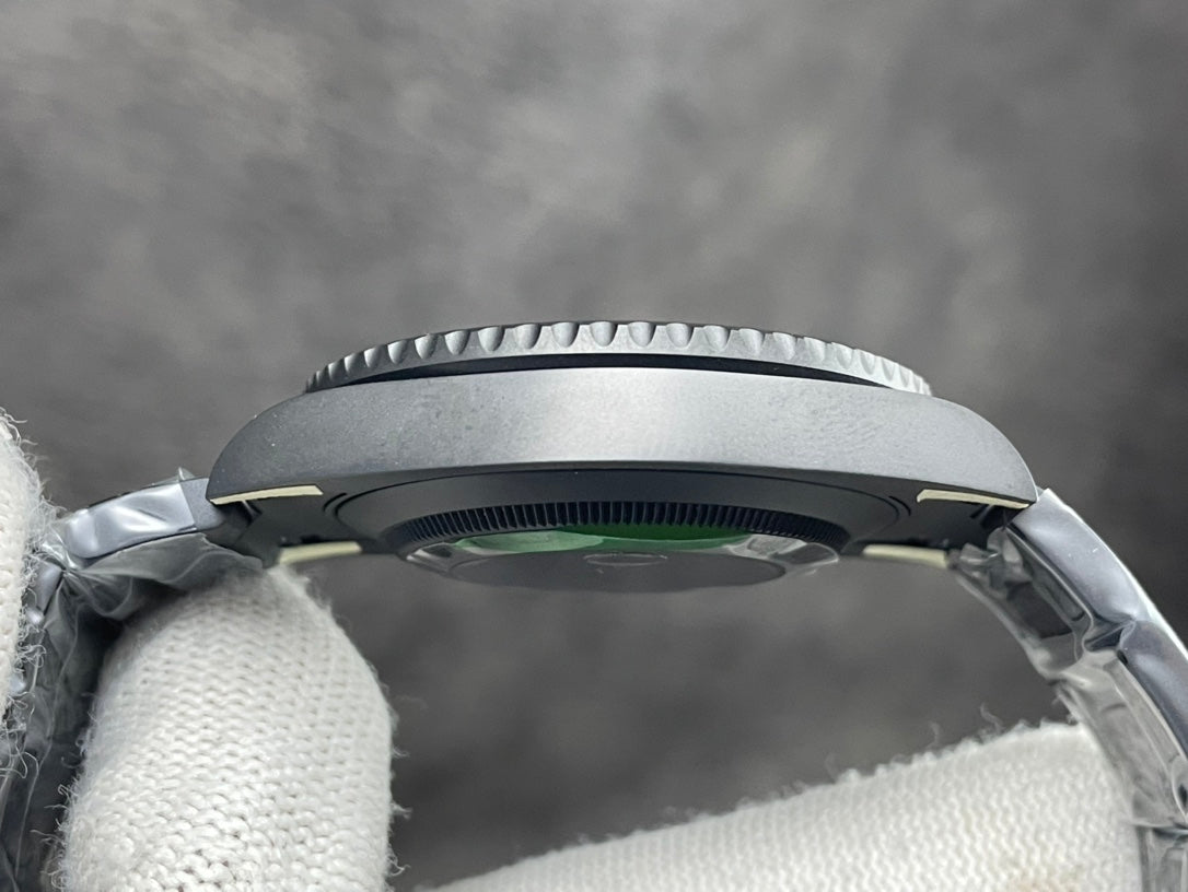 Submariner Champagne – Custom Carbon Bezel & Champagne Dial