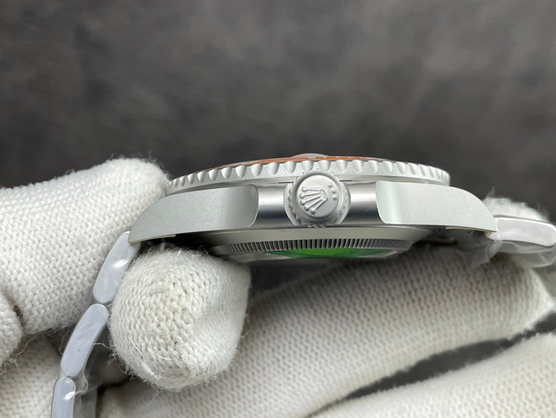 Submariner – Champagne Dial & Real Carbon Bezel