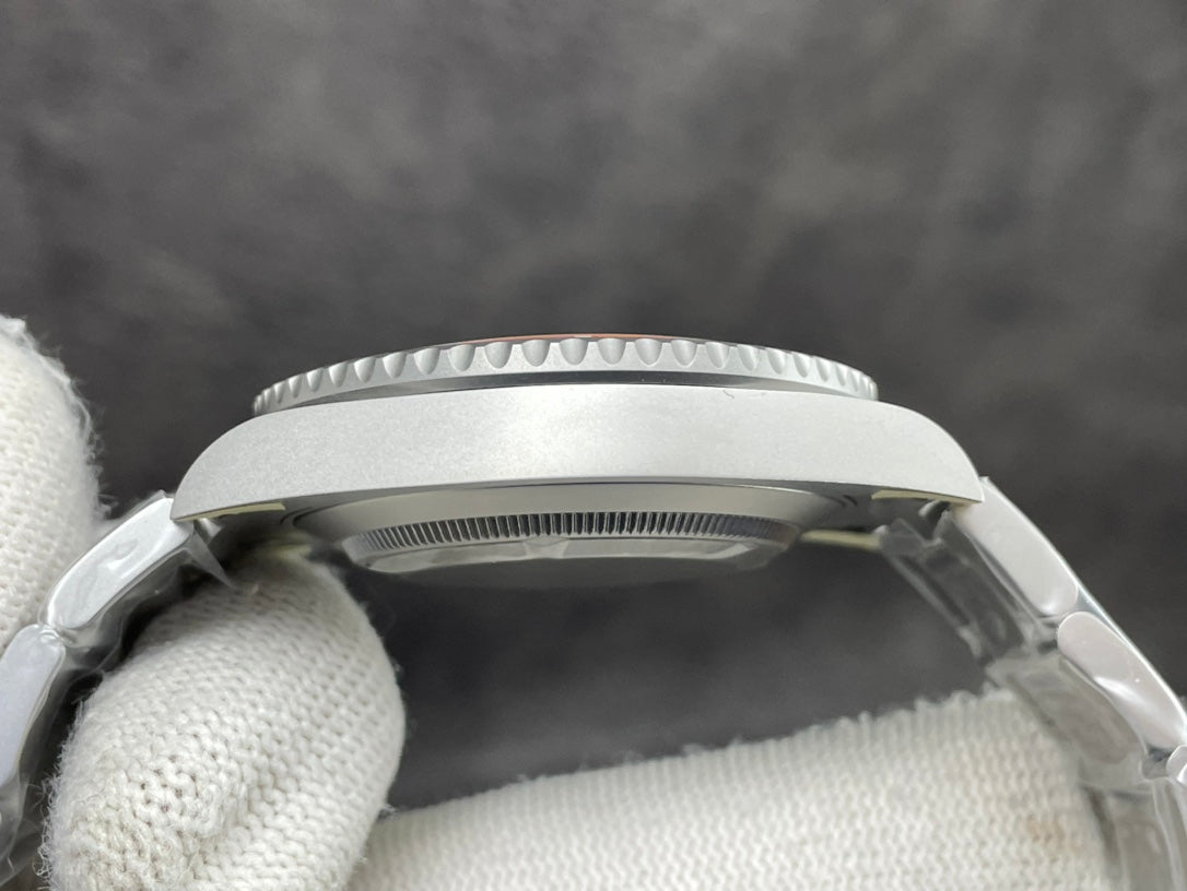 Submariner – Champagne Dial & Real Carbon Bezel