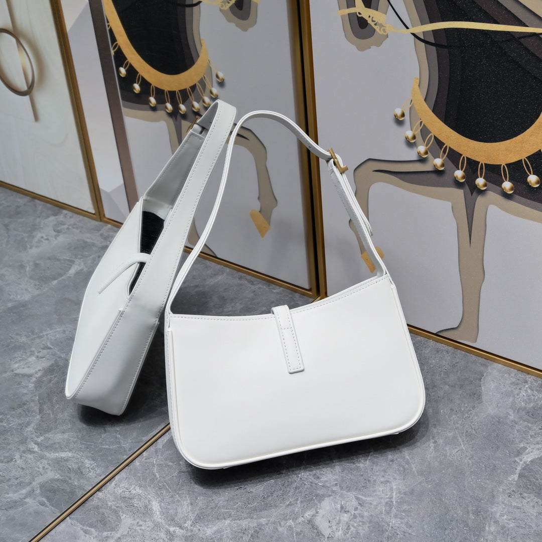 LE 5 À 7 Shoulder Bag – Inspired by French Cinema