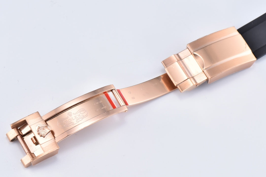 GMT  – “Victoria Champagne Dial”