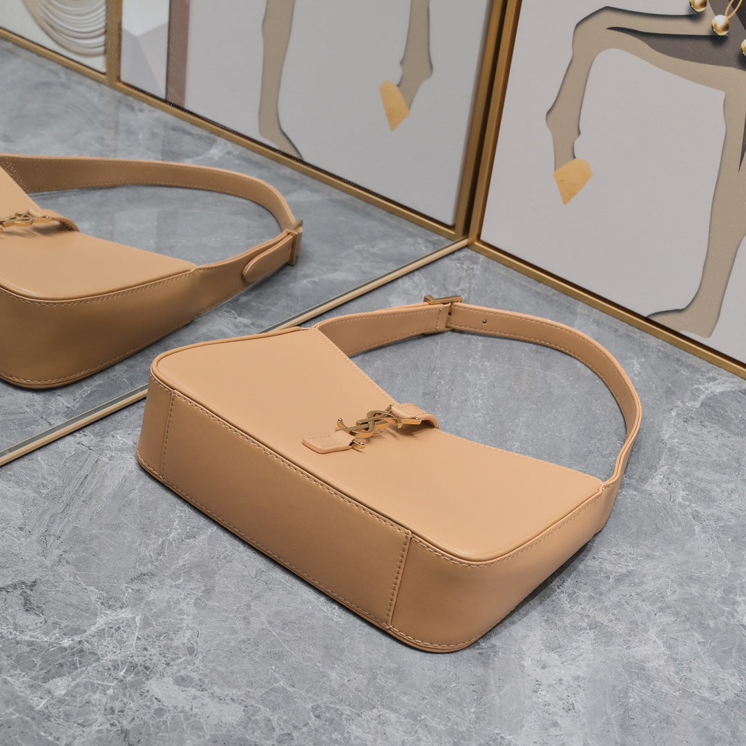 LE 5 À 7 Shoulder Bag – Inspired by French Cinema