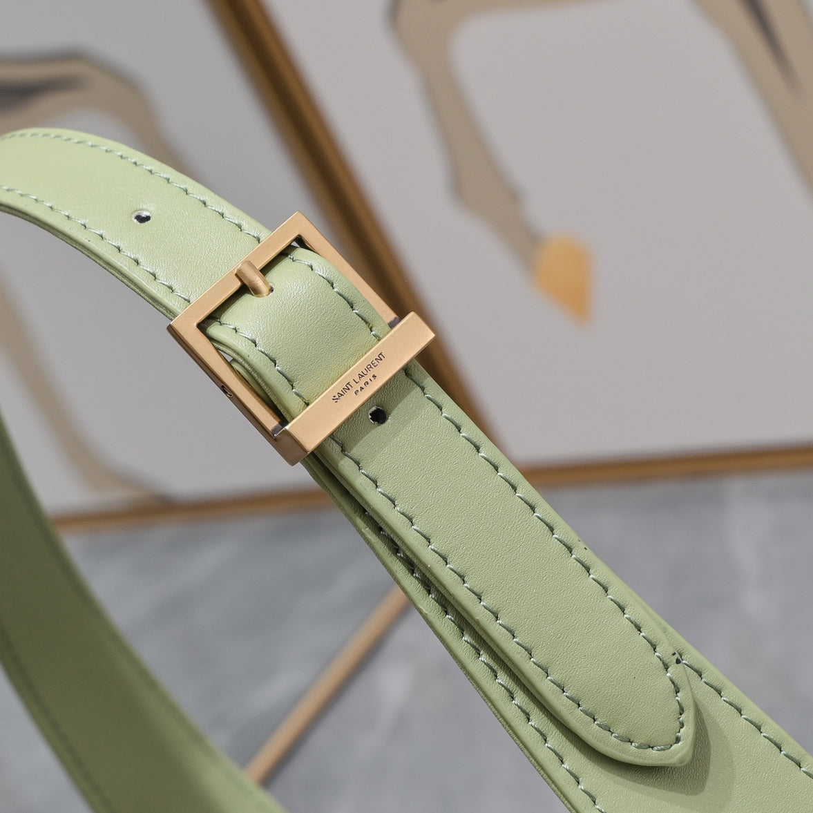 Shoulder Bag – A Tribute to Timeless Feminine Elegance