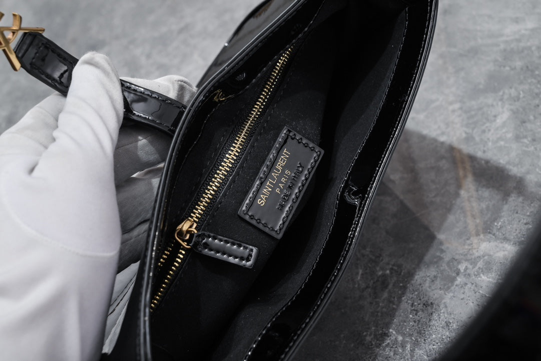 LE 5 À 7 Shoulder Bag – Inspired by French Cinema